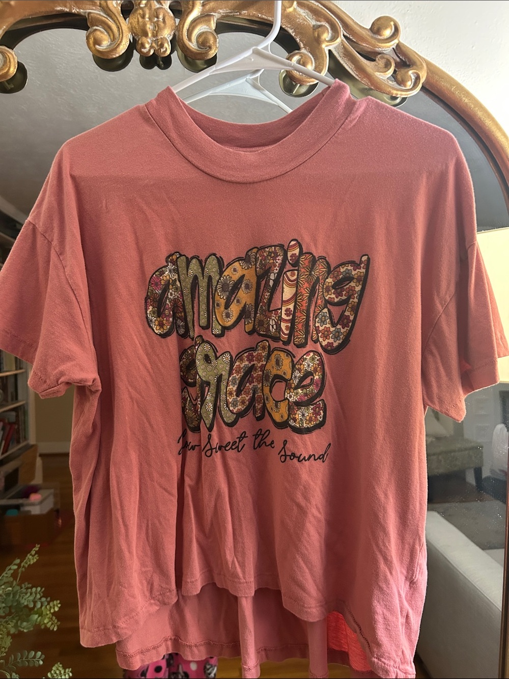 Vintage-Inspired Smokey Rose Graphic Tee - size small Hi-lo Amazing Grace